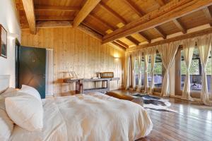 Cà Bossi Retreat above Lake Como