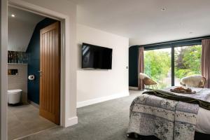 Daisy Cottage, Dalston, peaceful, rural setting with garden & hot tub