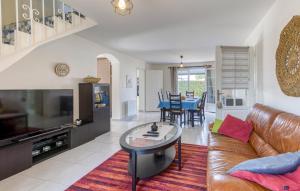 Nice Home In Saint-Georges-Doléron