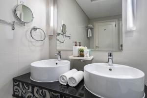 2min to Dubai Mall - Pool, Gym, Sauna - Full Burj View