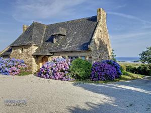 Maisons de vacances Villa Treberon - Vue mer exceptionnelle a Crozon : Maison 4 Chambres