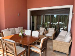 Silivri Gazitepede 3 katlı, havuzlu lüks villa