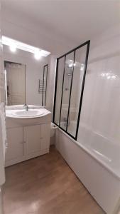 La Merlerie Super-Besse agréable appartement 5p grand balcon parking privé