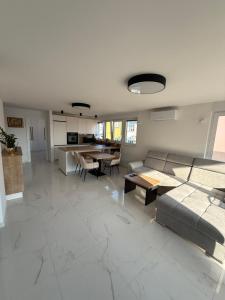 Apartmen ARMINAN 52 TERRACE, POOL FREE PARKING -NOVIGRAD