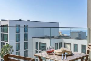 Acqua Residence VI by An Island Apart