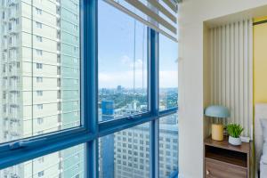 The Amber Room at 38th Park Avenue IT Park Cebu - Walk to Ayala and Cafes with fast WiFi