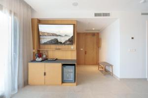 Suite with Balcony and Sea View room in Bellamar Hotel Beach & Spa