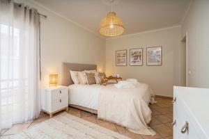 Bright Flat w/ Terrace & Pools by HostWise - 3hvězdičkové hotely ve městě Tavira