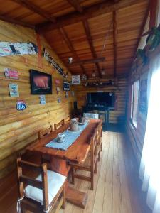 Encantadora cabaña vista al lago