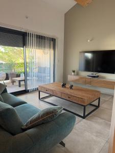 Grand appartement standing 110 m2 - Terrasse - 2 places de parking privées - Wifi gratuit - Situé à 5 minutes du centre-ville