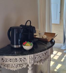 Maisons d'hotes Chateau Saint Maximin pres d-Uzes : Chambre Lit King-Size - Vue sur Montagne