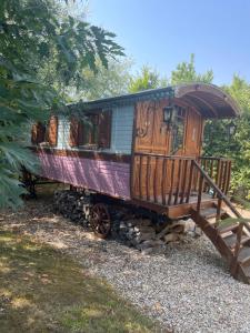 Maisons de vacances La roulotte de Glorit : Maison 1 Chambre