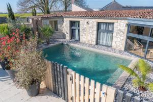 Maisons de vacances Gite Lunaben-Maison en pierres avec piscine : photos des chambres