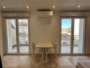 Appartements Premium Studio with balcony in the heart of Cannes : photos des chambres