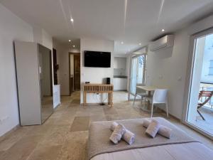 Appartements Premium Studio with balcony in the heart of Cannes : photos des chambres