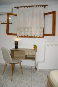 Socros Home, Mesta Chios