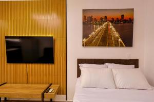 Studio completo c Wi-Fi e varanda no Centro