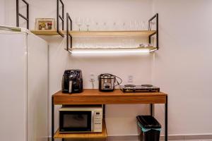 Studio completo c Wi-Fi e varanda no Centro