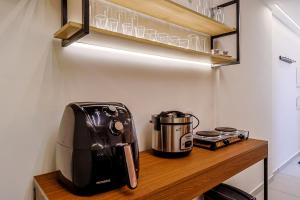 Studio completo c Wi-Fi e varanda no Centro