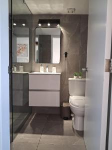 Lazuli Sea View & Pool Studio 303