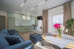 River View Apartment with free parking