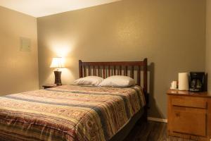 Lakeview Room 2 Queens - 22