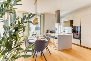 Appartements 33 MARINONI AP4438 by Riviera Holiday Homes : photos des chambres