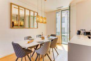 Appartements 33 MARINONI AP4438 by Riviera Holiday Homes : photos des chambres