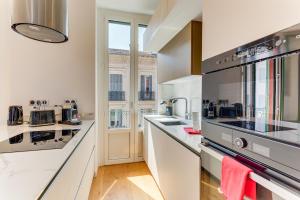 Appartements 33 MARINONI AP4438 by Riviera Holiday Homes : photos des chambres