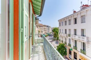 Appartements 33 MARINONI AP4438 by Riviera Holiday Homes : photos des chambres