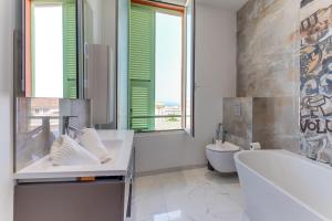 Appartements 33 MARINONI AP4438 by Riviera Holiday Homes : photos des chambres