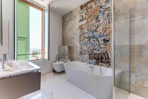 Appartements 33 MARINONI AP4438 by Riviera Holiday Homes : photos des chambres