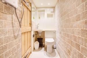 Quiet Country Home Near Bath