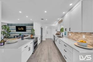 Villa Azul Coastal Oasis 5 Min Walk to Beach and Waterfront