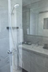 Stylish Modern City Center Stay