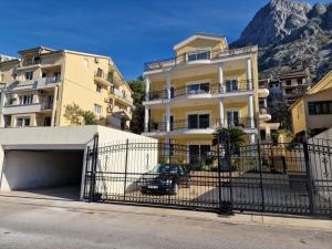 The Golden Luxury Apartments