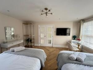 The Grand Royal Kilburn House - 4BR3BR w Parking
