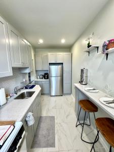 Sunny Jersey City 1BR, 25 min to NYC, 15min to EWR, King Bed, Hammock & Park Views