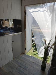 Campings Mobil-Home avec piscine et jardin 1500 m2 : photos des chambres