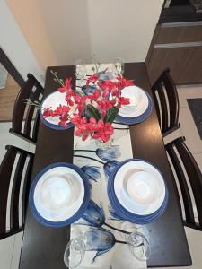 Bayfront Staycation at The Radiance Manila Pet-Friendly, Free Pool & Gym near Airport, MOA, Star City, Manila World Trade Center & Manila Bay