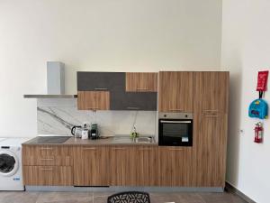 New Modern and Spacious 2B - by HostMT