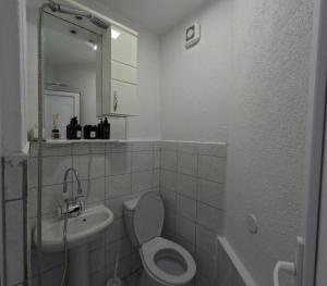 Globe Apartments