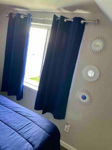 Downtown 2BR Gem: Near Soaring Eagle & Downtown