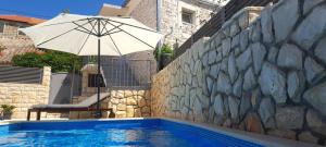 Apartments Tomina
