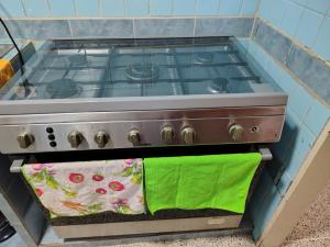 Habitación amoblada con baño compartido