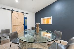 Serene Scottsdale Golf Pool Pickleball Games