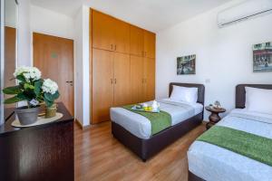 J1 Holiday House Adjacent to Aphrodite Hills - Sea View