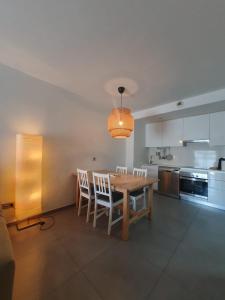 Bonito piso con piscina, playa la Tejita