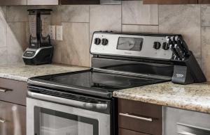 Social Haus Trendy 3BR Townhome in Bridgeland YYC