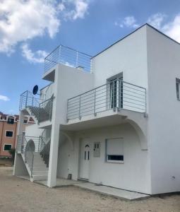 Bella Casa Srima Smart